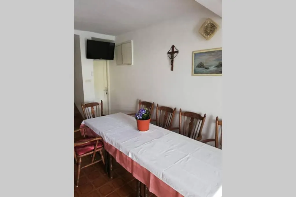 Ribaric Villa Banjol 0*,