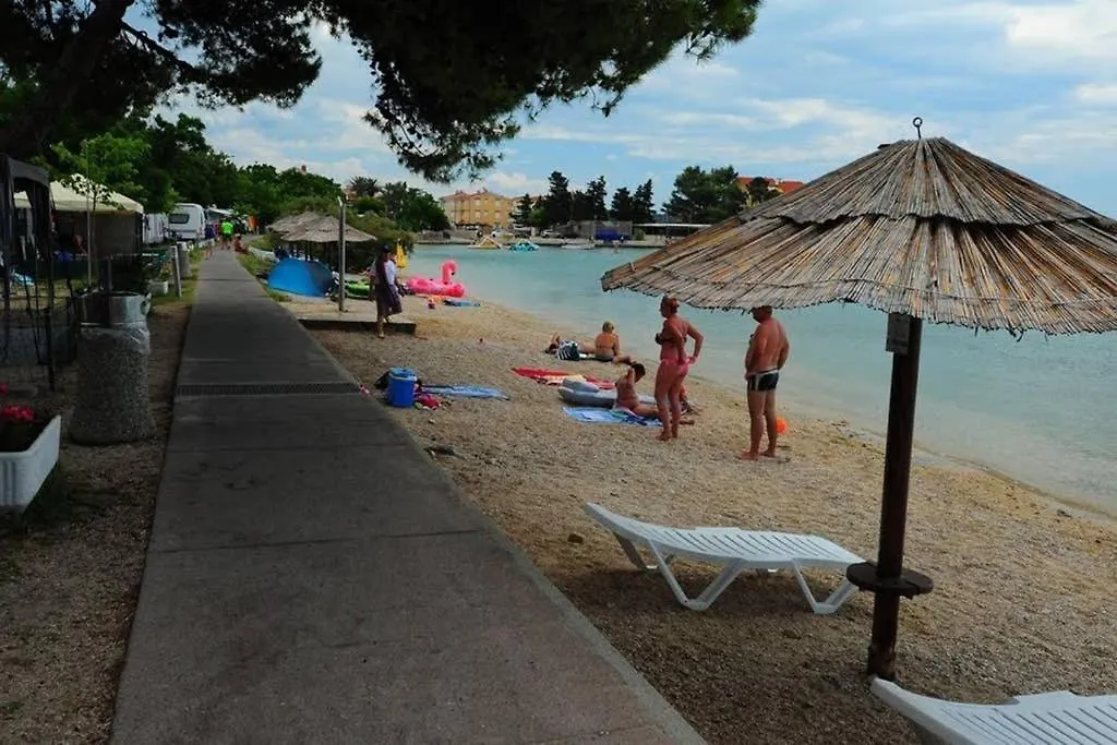 Ribaric Villa Banjol 0*,